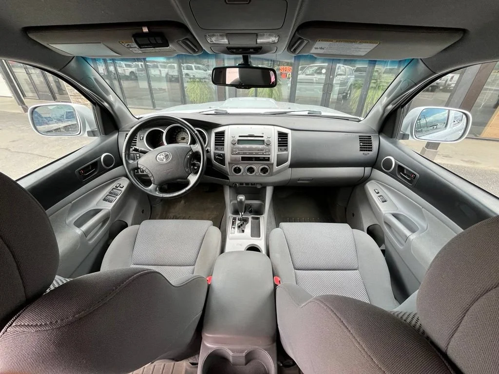 Used 2009 Silver Toyota BASE image 12