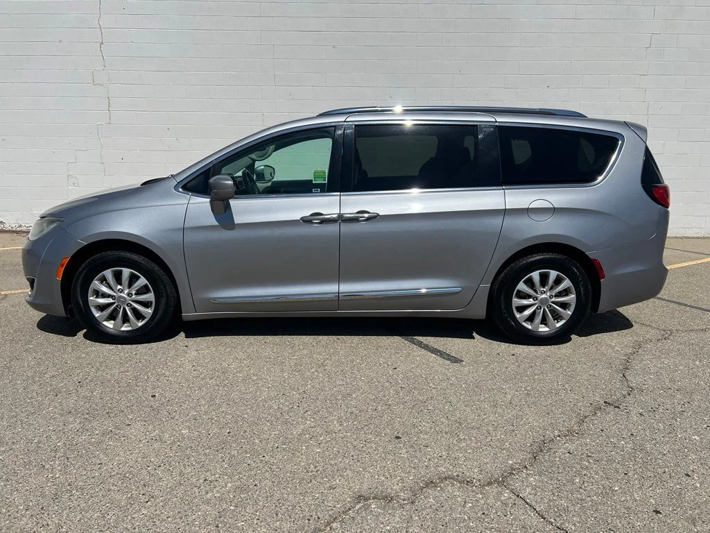 Used 2018 Billet Silver Metallic Clearcoat Chrysler Touring L image 2