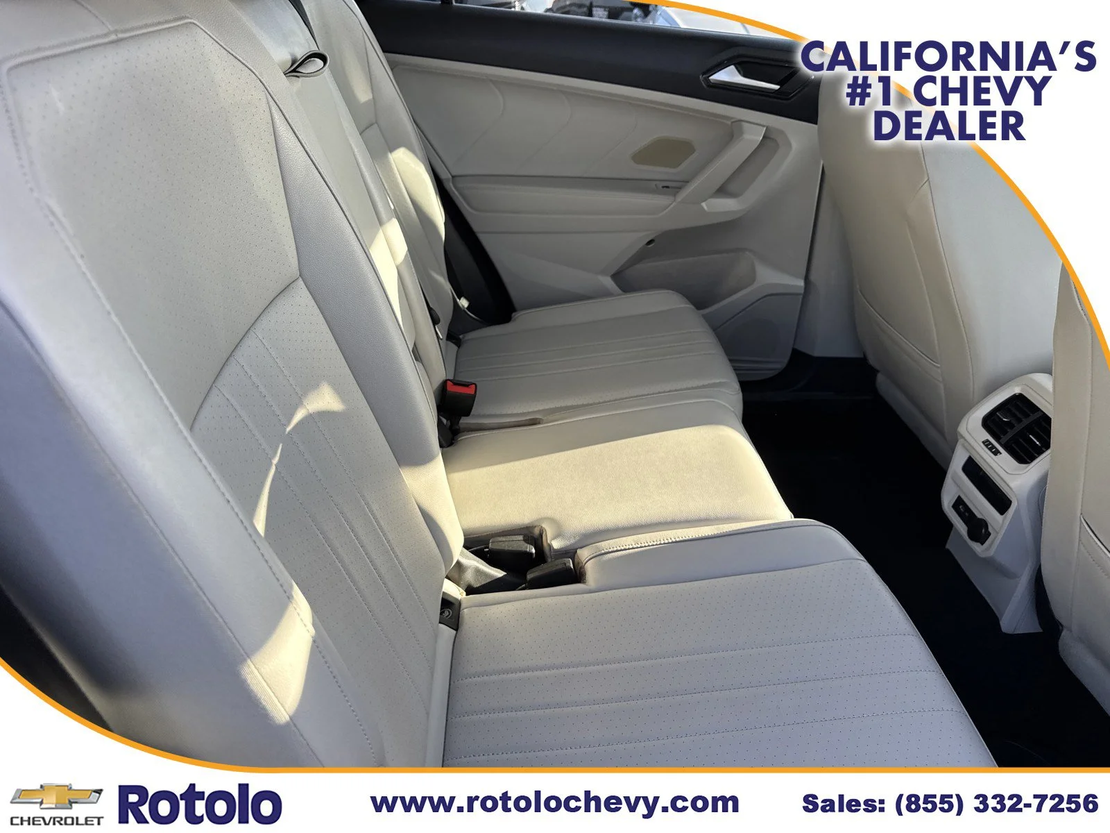 Used 2022 Blue Volkswagen SE image 10