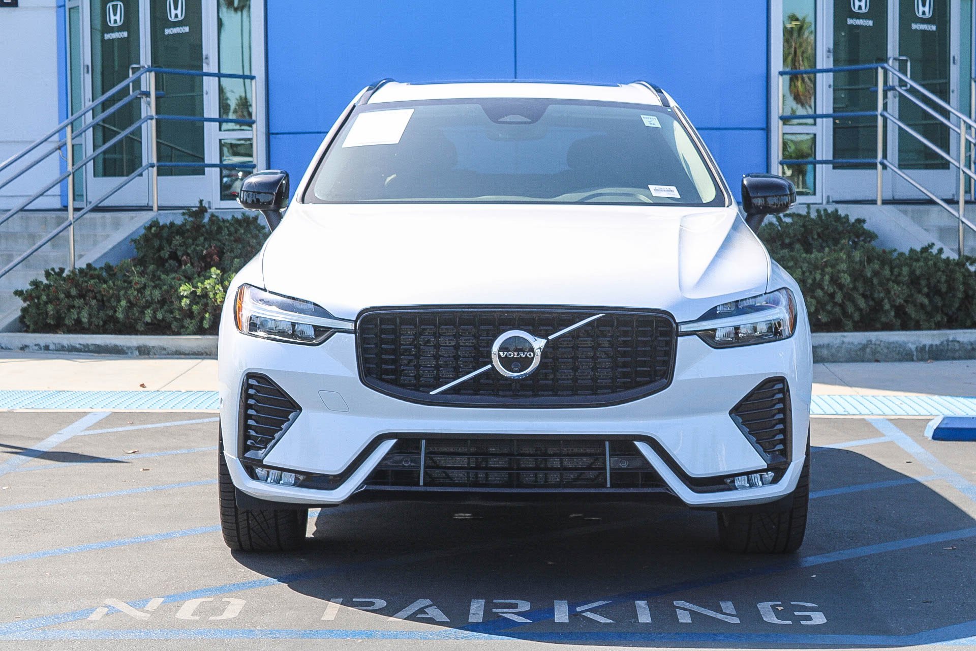2023 Volvo XC60 Plus - Photo 2