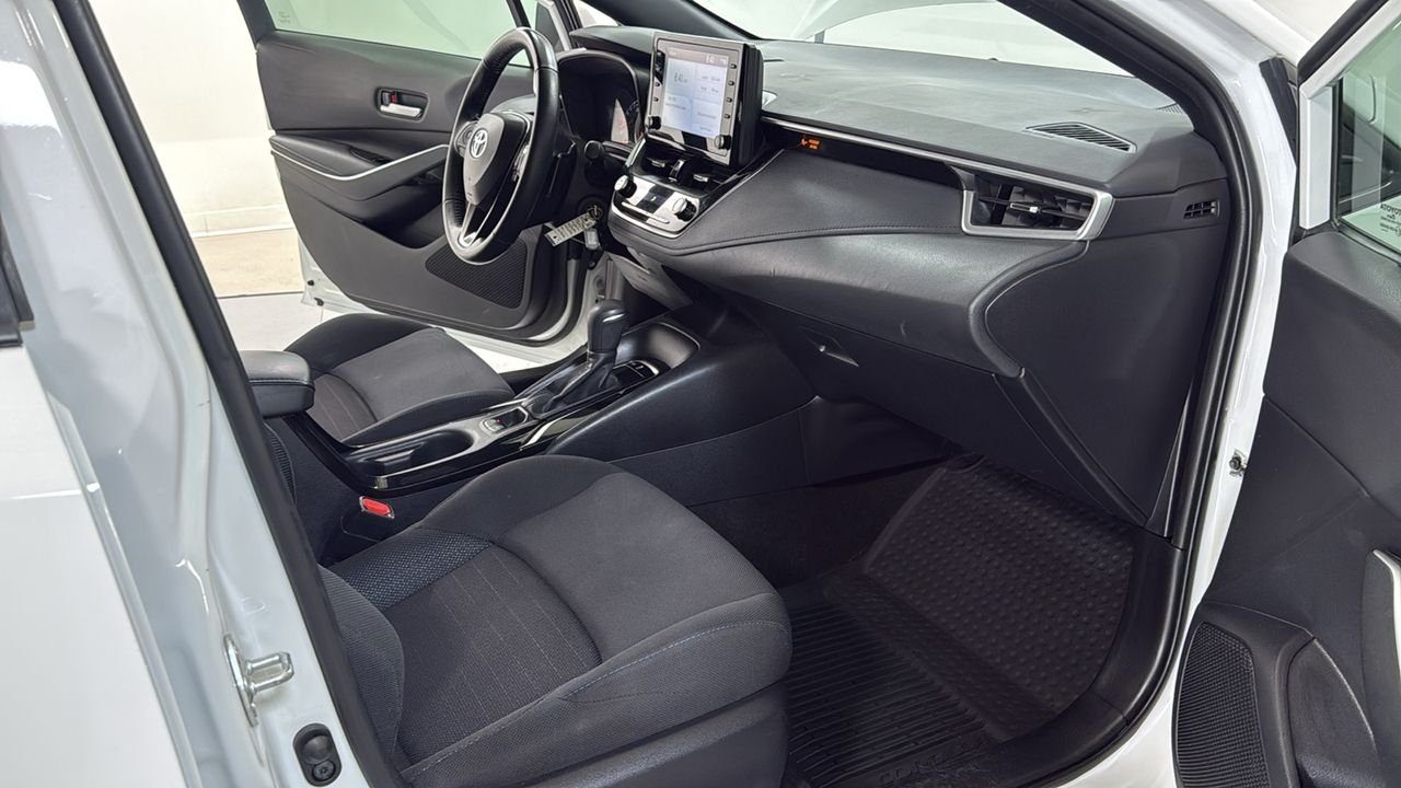 Used 2022 White Toyota SE Nightshade image 18