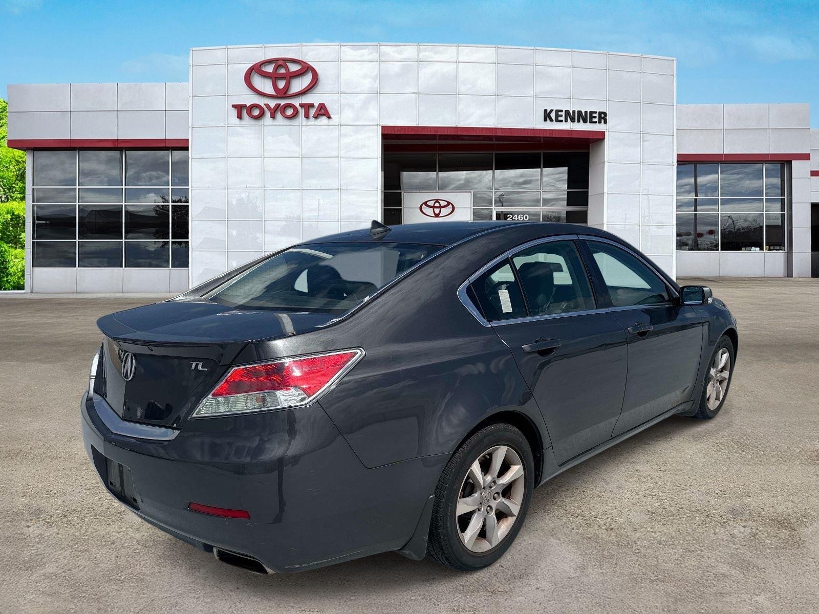 Used 2013 Graphite Luster Metallic Acura Tech image 7