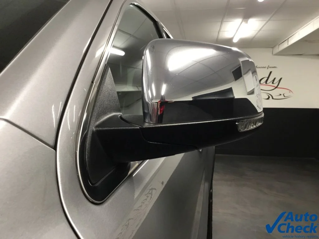Used 2016 Silver Jeep Limited image 17