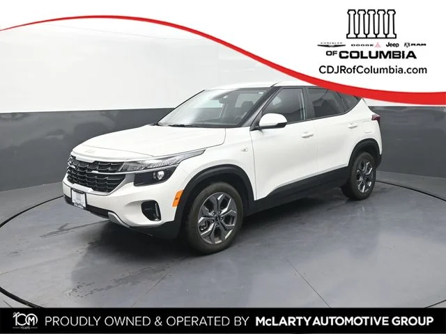 Used 2024 White Kia LX image 1