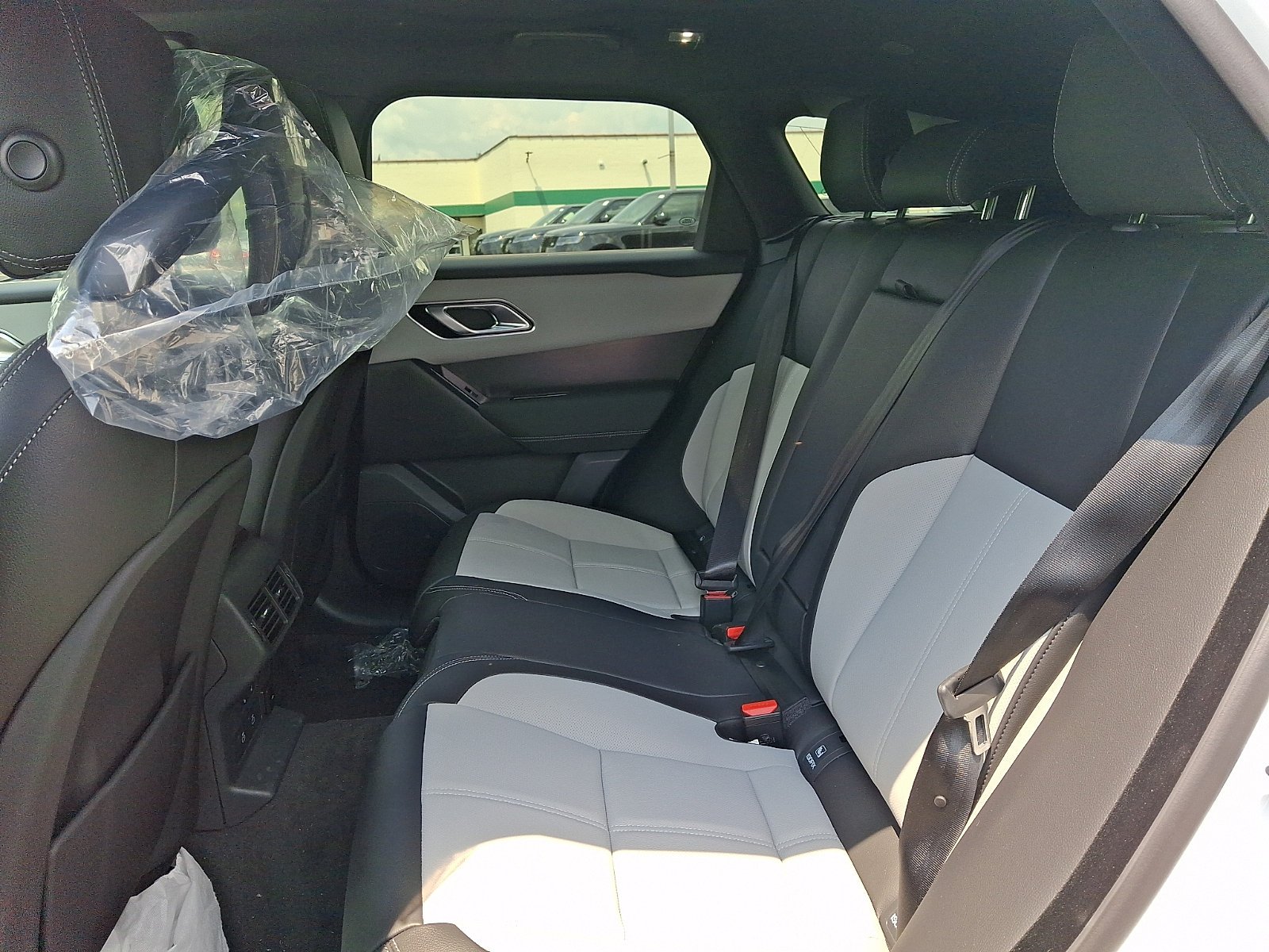 New 2026 Fuji White Land Rover Belgravia Edition image 6