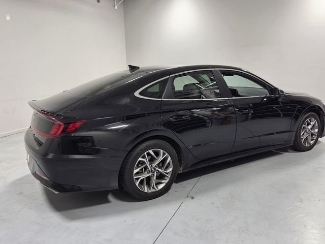 Used 2023 Black Hyundai SEL image 10