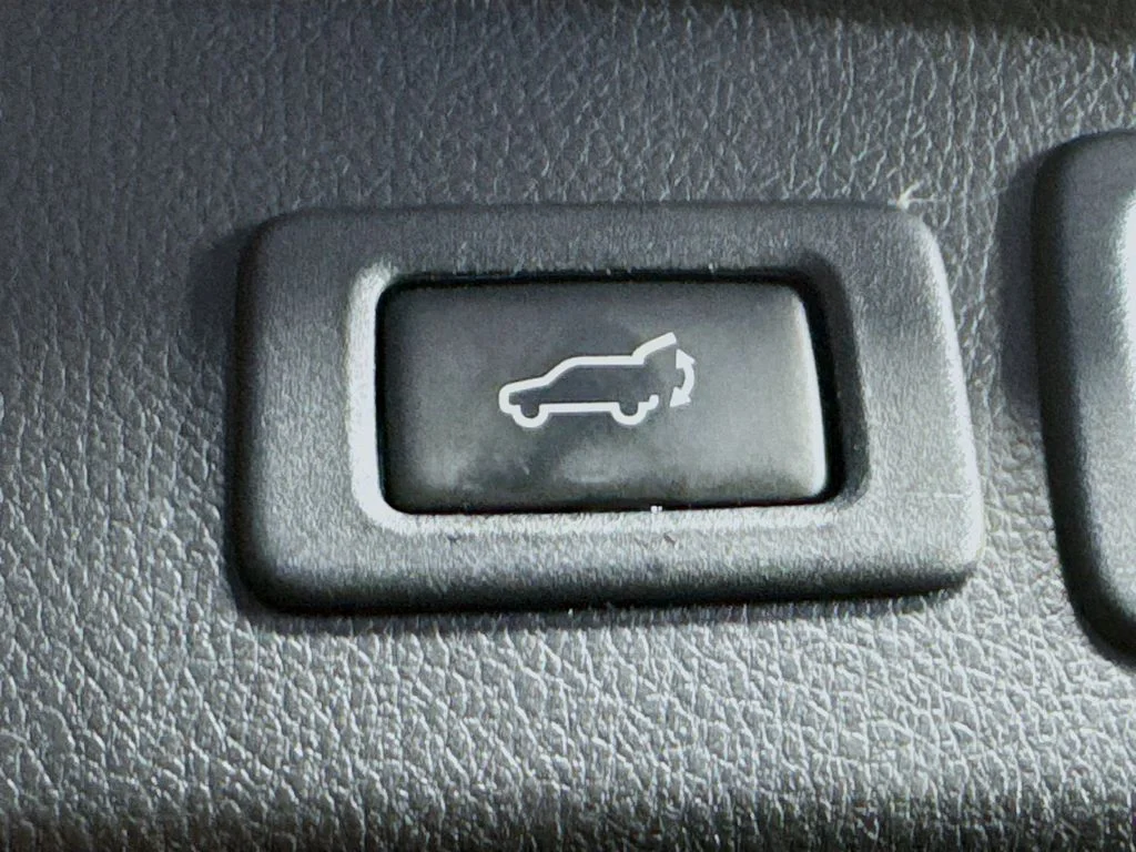 Used 2015 Silver Subaru 2.5i Limited image 33