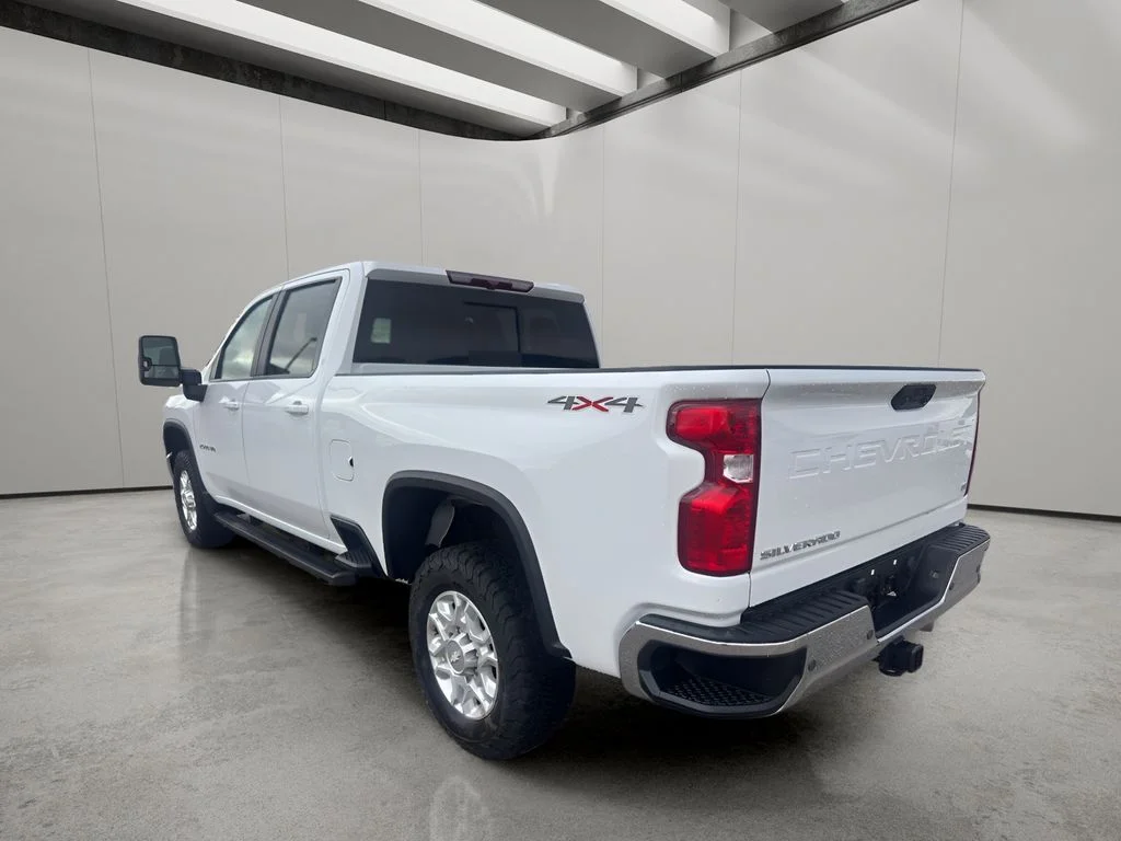 Used 2020 Summit White Chevrolet LT image 3