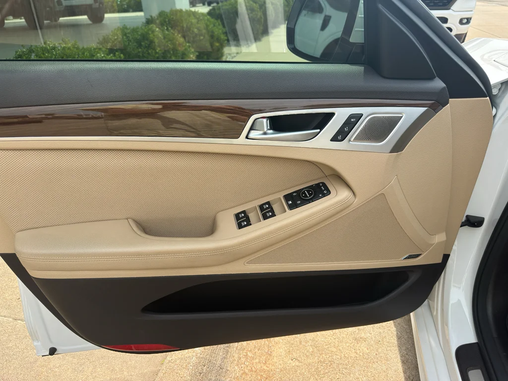 Used 2020 Uyuni White Genesis 3.8L image 10