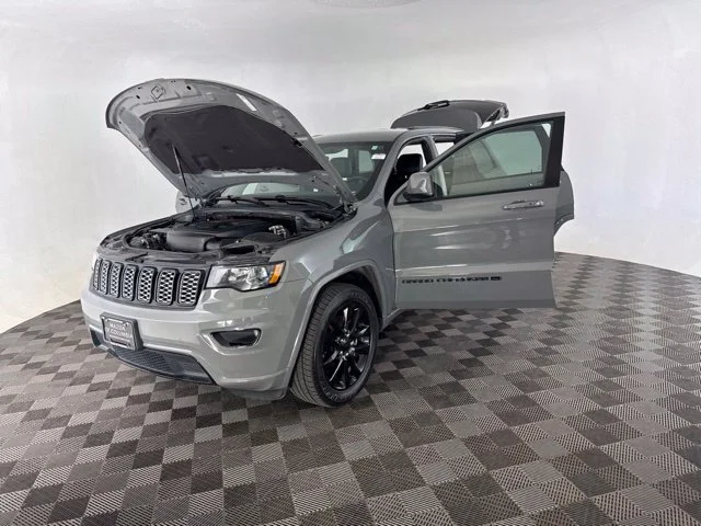 Used 2022 Gray Jeep Laredo X image 12
