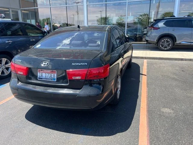 Used 2009 Black Hyundai GLS image 7