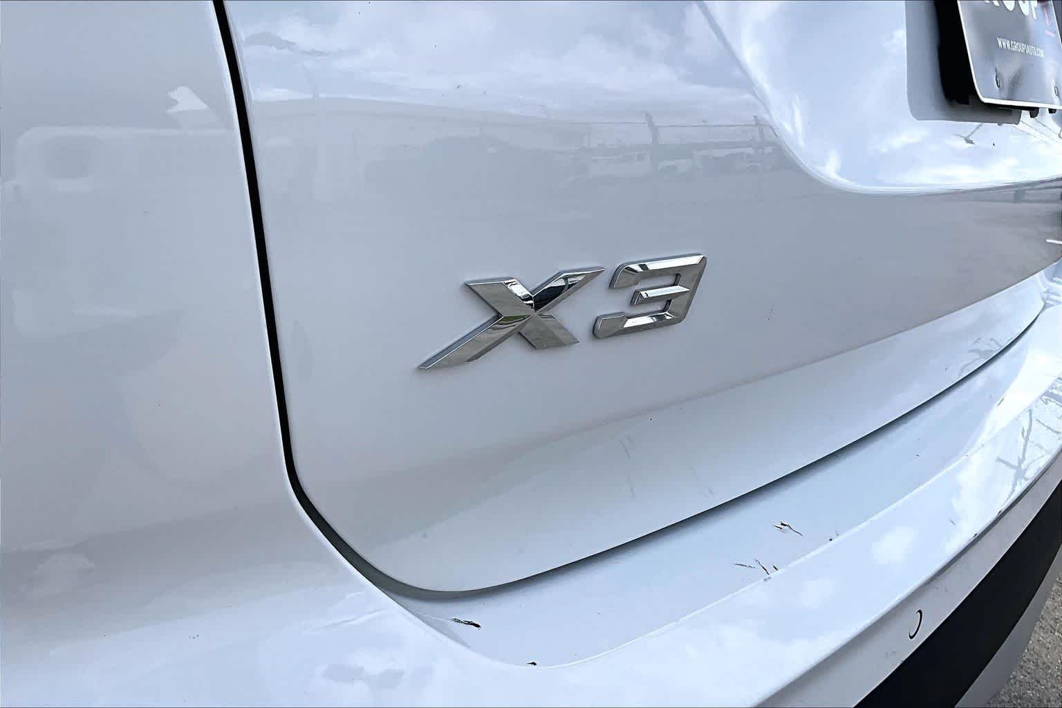 Used 2024 Alpine White BMW sDrive30i image 29