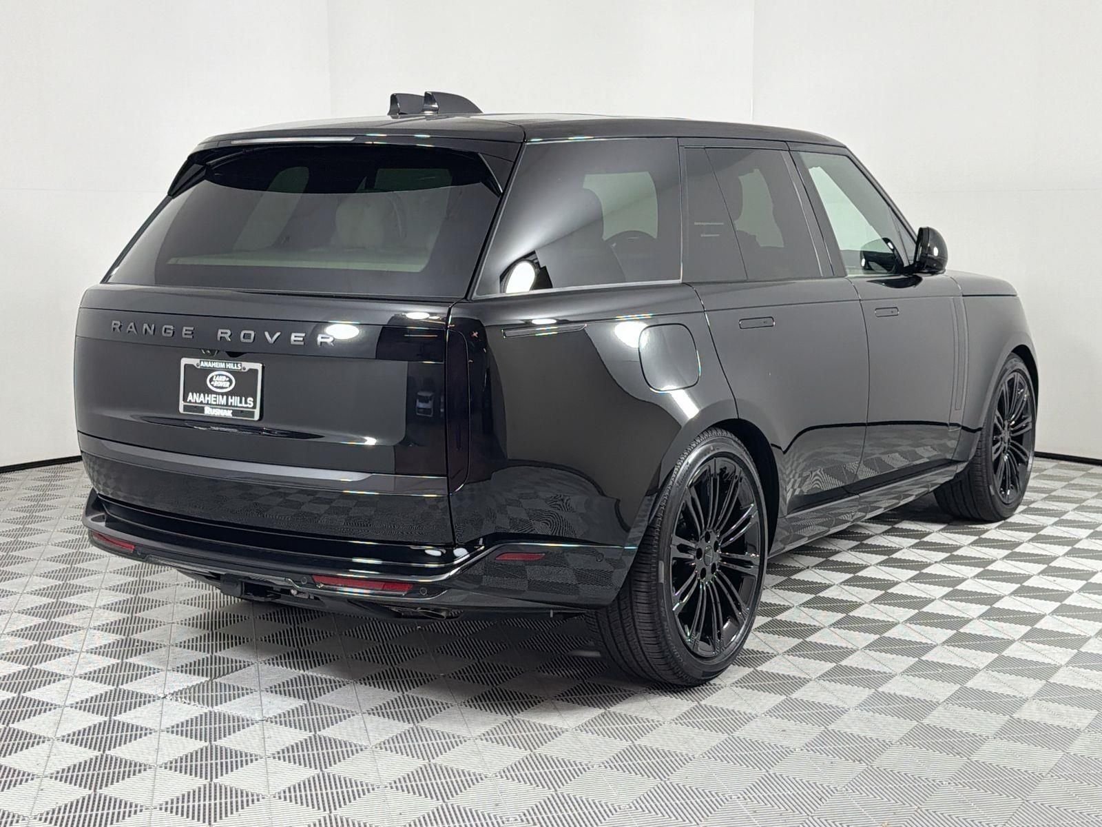 New 2026 Santorini Black Land Rover SE image 5