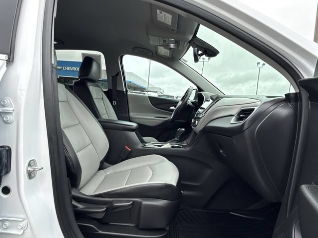 Used 2020 IRIDESCENT PEARL TRICOAT Chevrolet Premier image 18