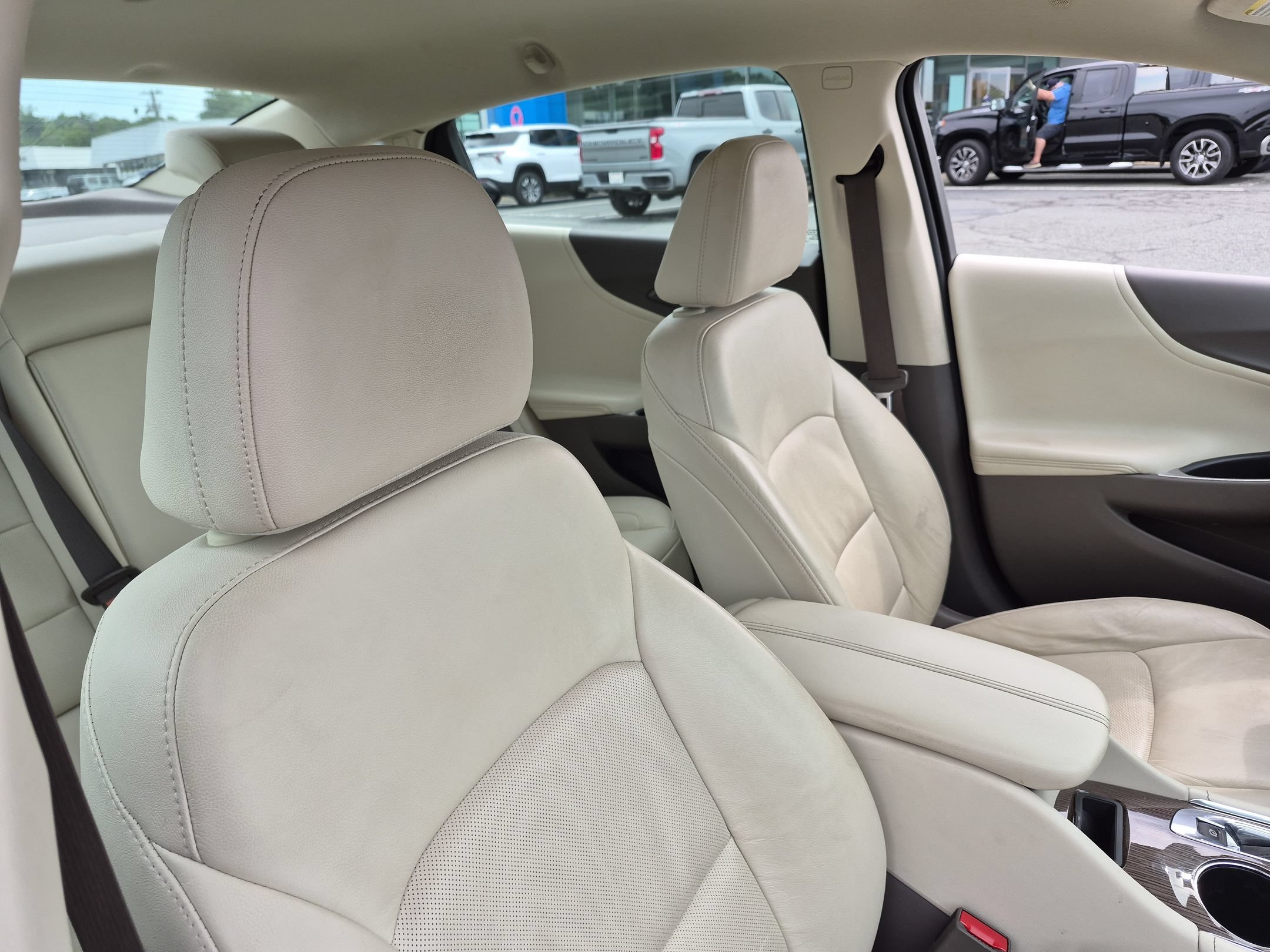 Used 2024 Summit White Chevrolet LT image 34