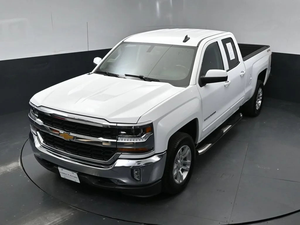 Used 2019 Summit White Chevrolet LT image 35