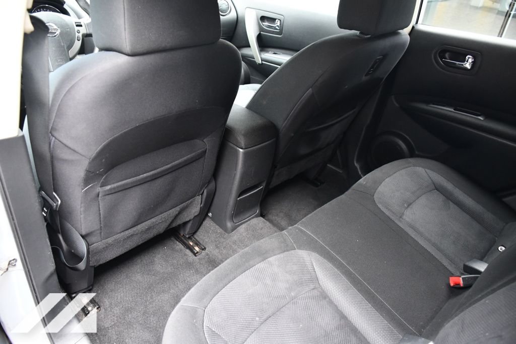 Used 2013 Blue Nissan S image 24