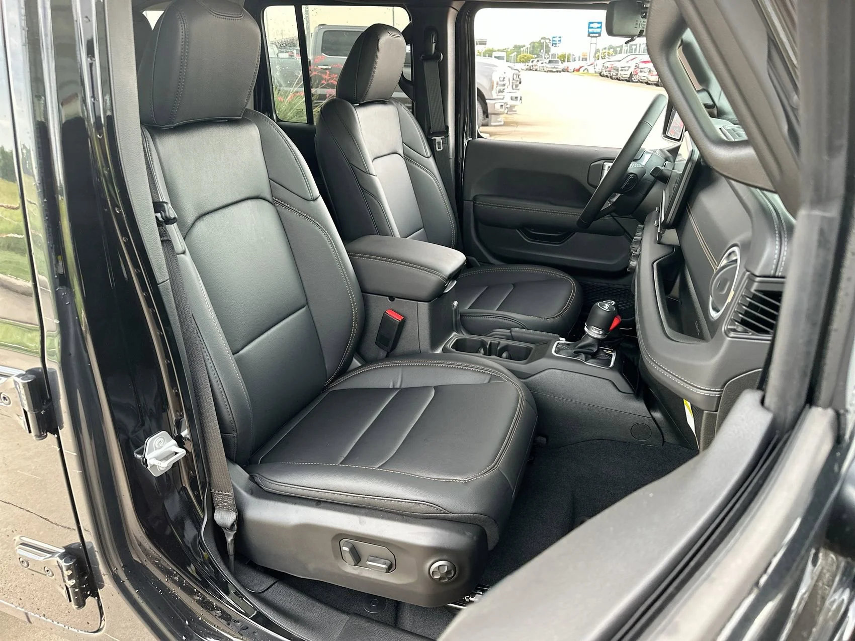 2025 Jeep Wrangler 4-Door Sahara - Photo 23