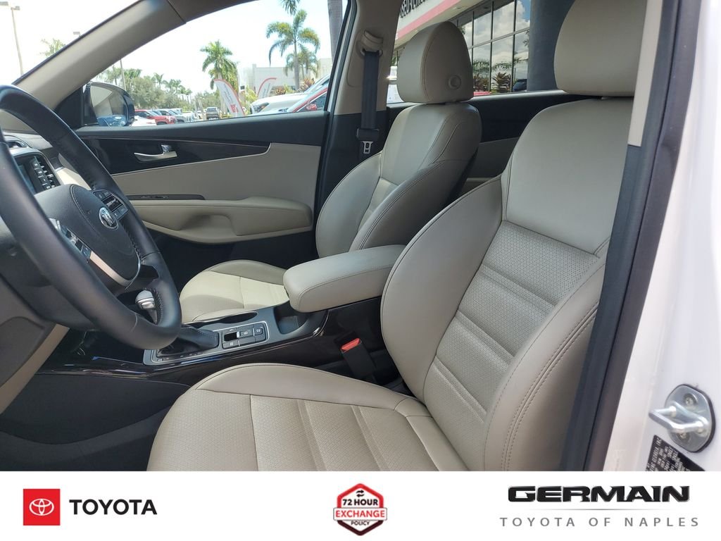 Used 2019 White Kia EX image 20