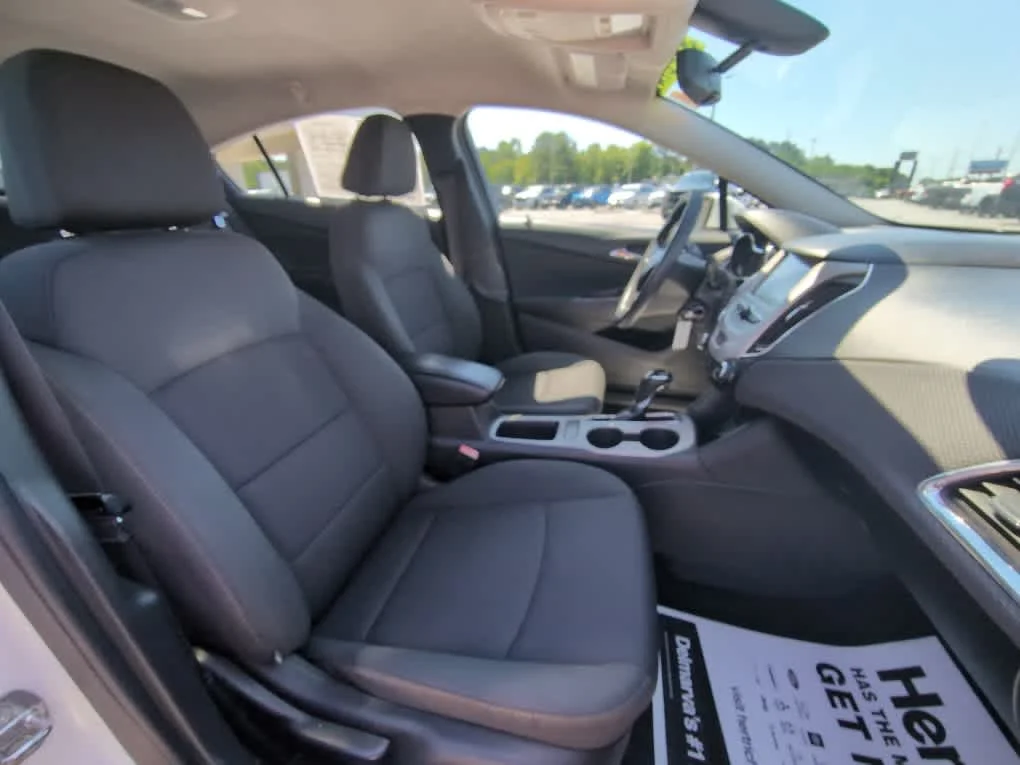 Used 2017 Summit White Chevrolet LS image 20