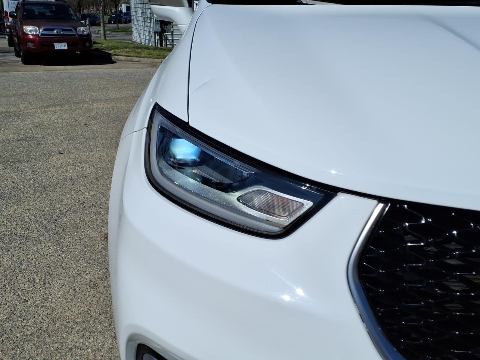 Used 2024 Bright White Clearcoat Chrysler Pinnacle image 4