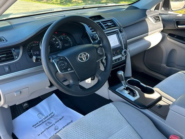Used 2012 Silver Toyota LE image 19
