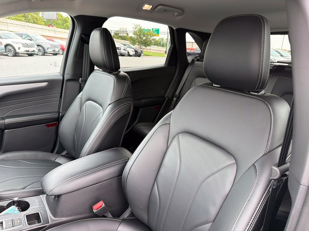 New 2025 Star White Metallic Tri-coat Ford Plug-in Hybrid image 15