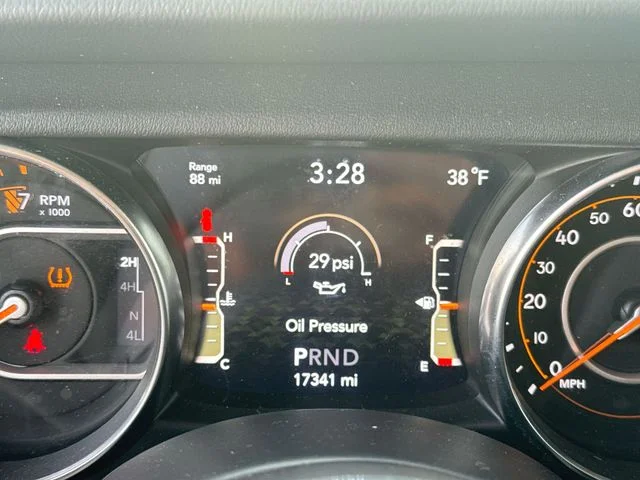 Used 2022 White Jeep Unlimited Sahara image 15