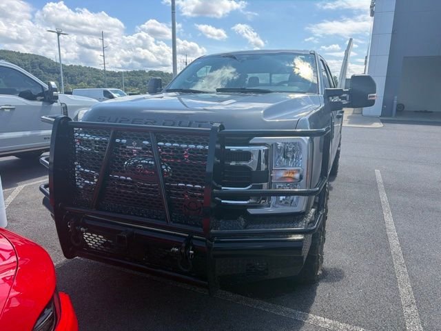 Used 2025 Gray Ford XLT image 2
