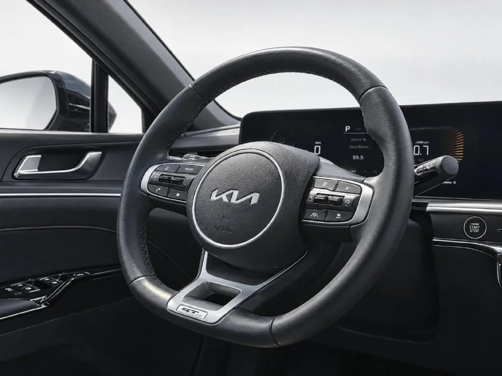 Used 2025 White Kia GT-Line image 21