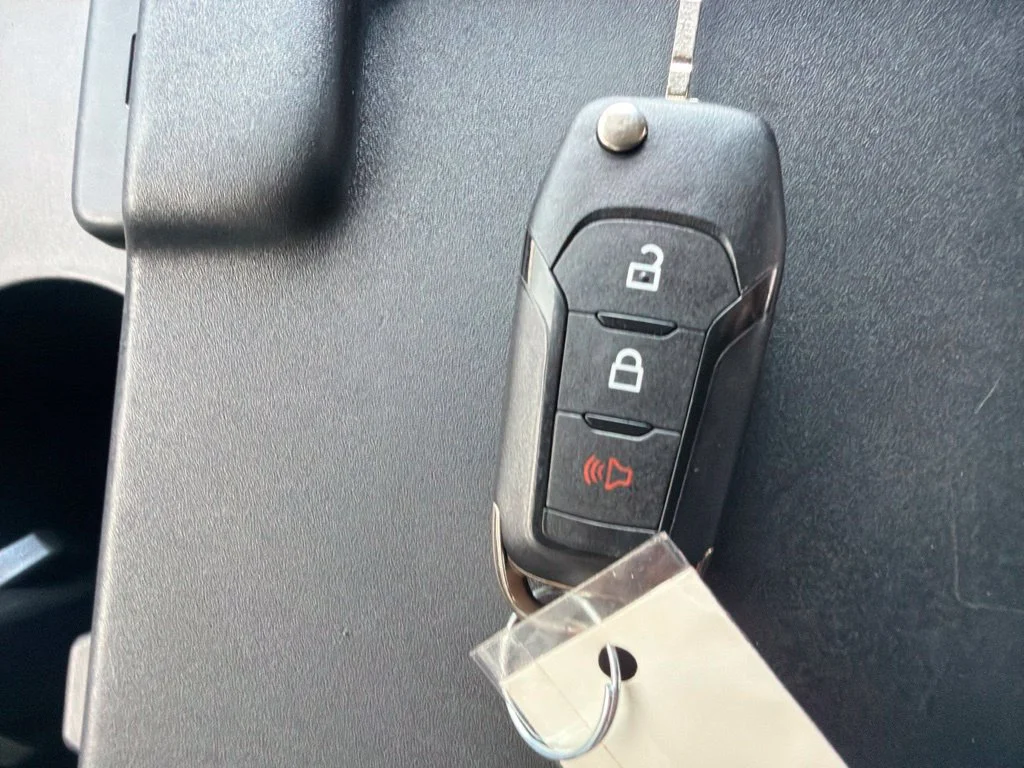 Used 2022 Oxford White Ford XLT image 27