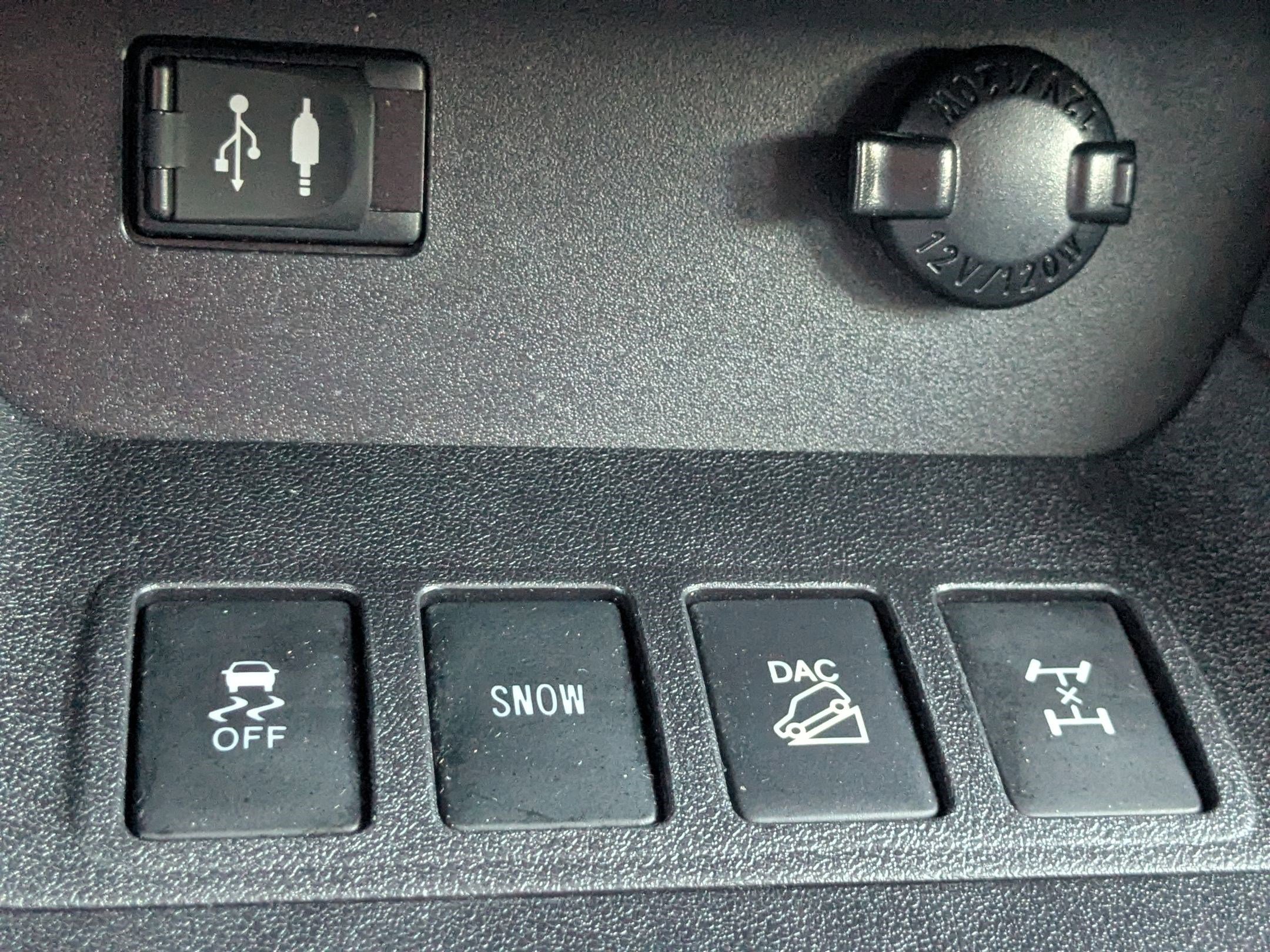 Used 2016 Predawn Gray Mica Toyota XLE image 25