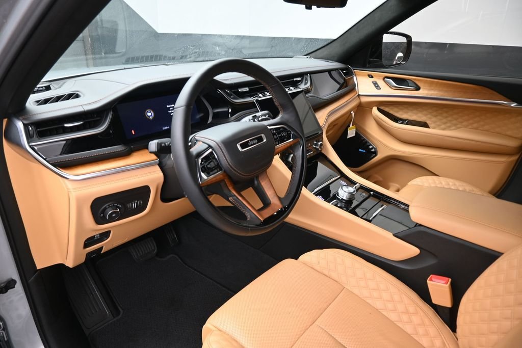 Used 2022 Silver Jeep Summit image 19