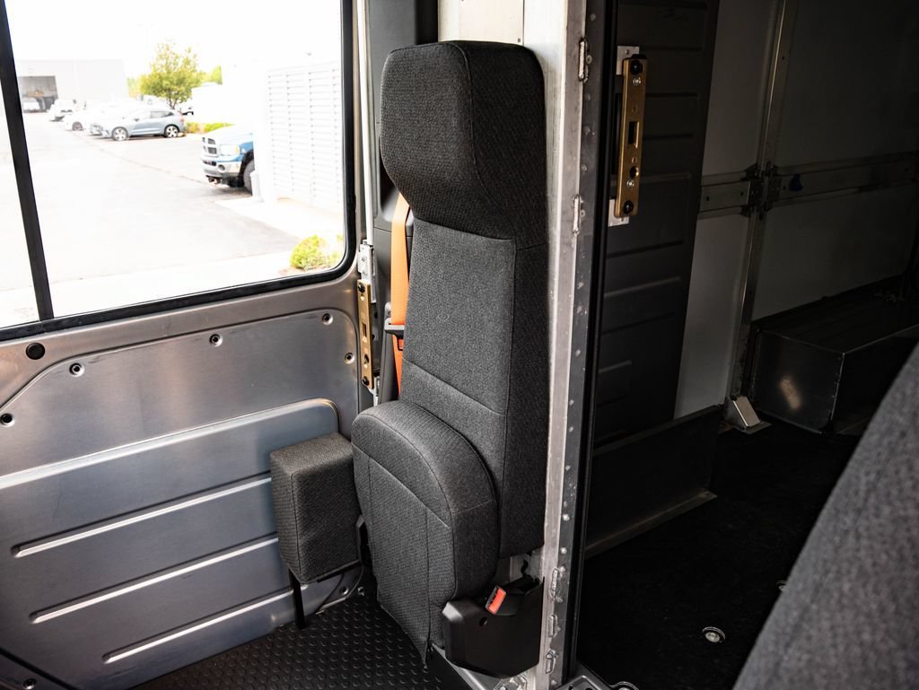 Used 2025 Oyster White Chevrolet 400 image 20