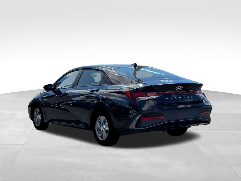 Used 2026 Black Hyundai SE image 5