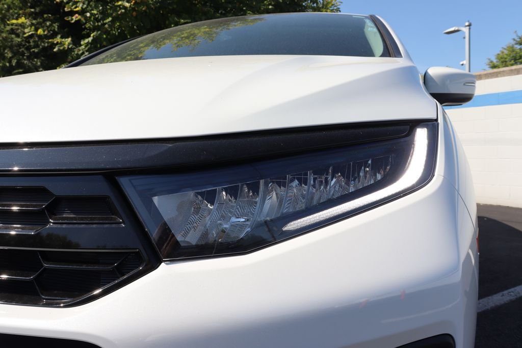 New 2026 Platinum White Pearl Honda Touring image 9