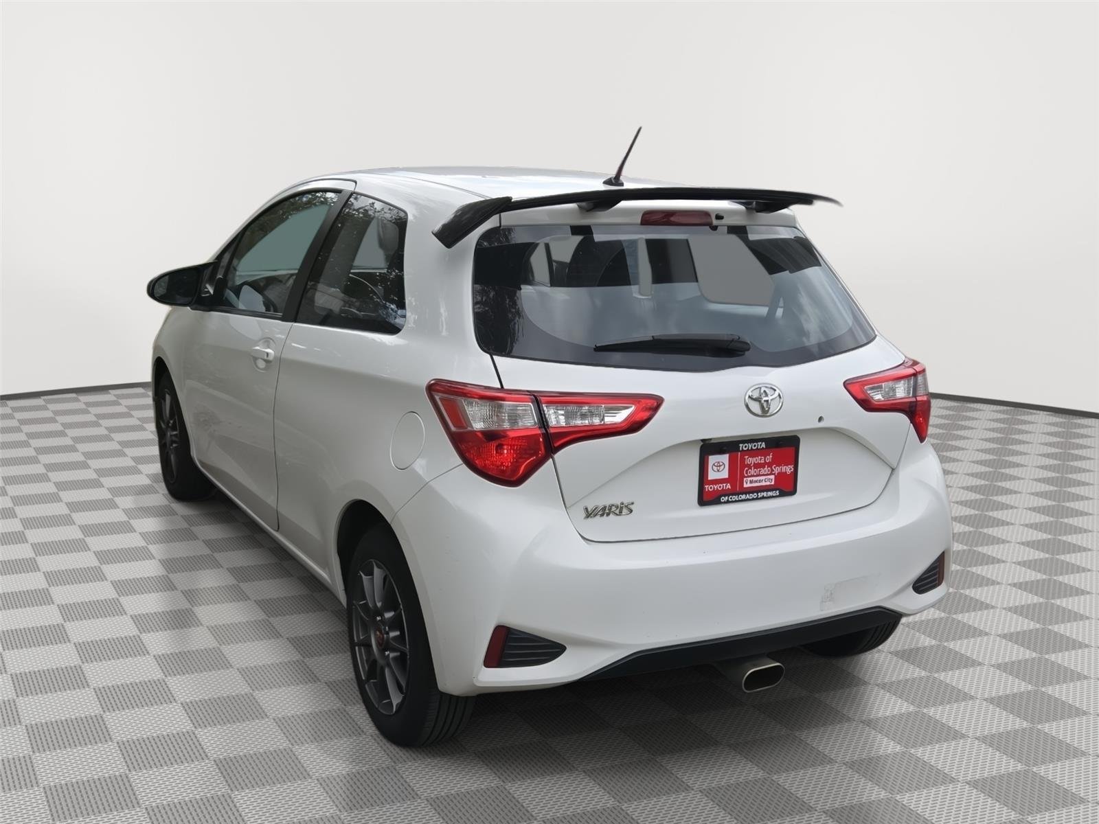 Used 2018 Ice Cap Toyota L image 7