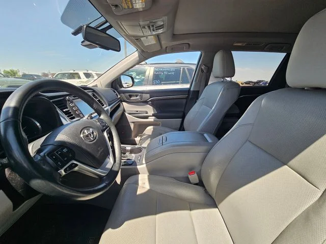 Used 2015 Shoreline Mist Toyota Limited Platinum V6 image 14