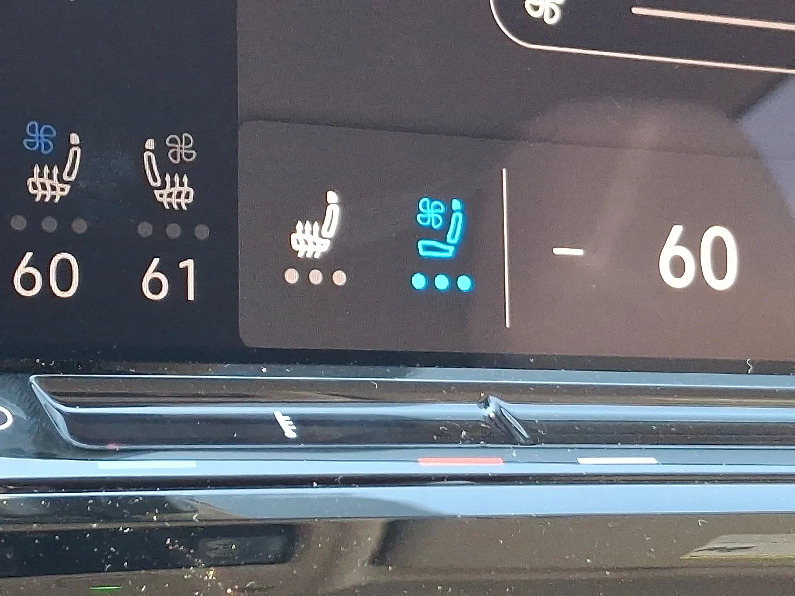 New 2026 Opal White Pearl Volkswagen 2.0T SE with Technology image 18