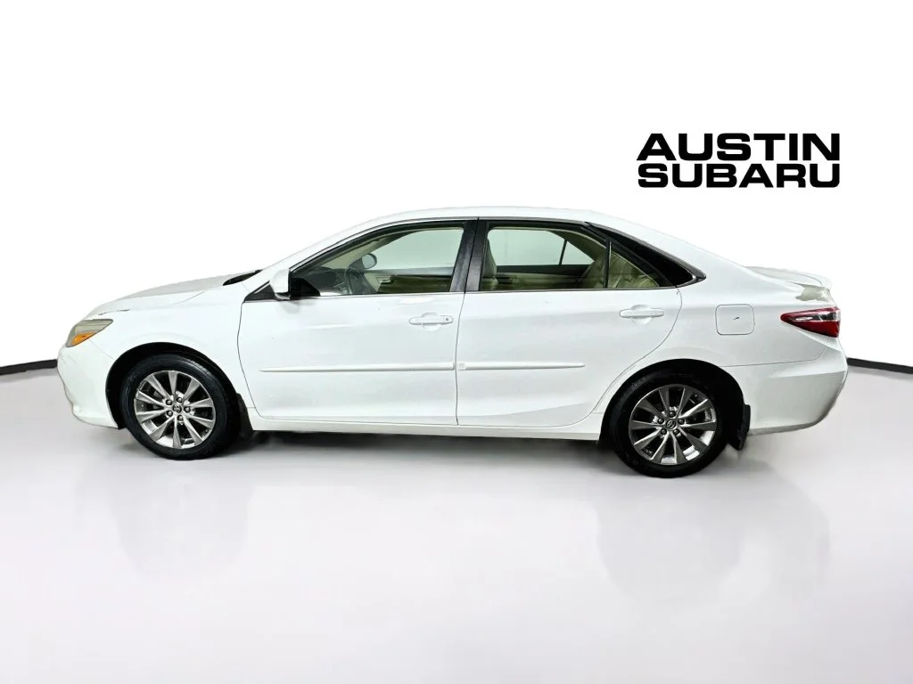 Used 2015 White Toyota XLE image 4