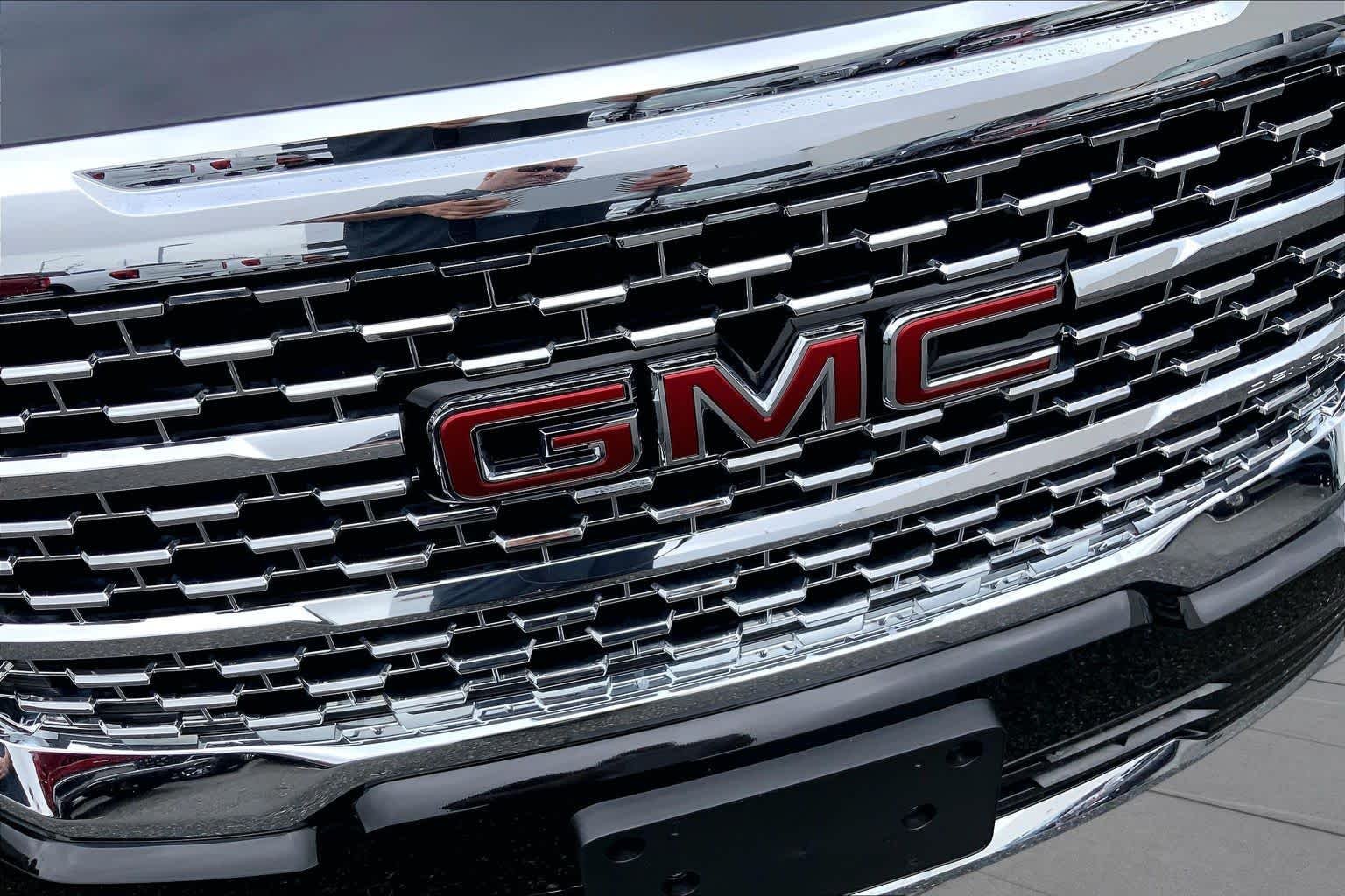 Used 2023 EBONY TWILIGHT METALLIC GMC Denali image 31