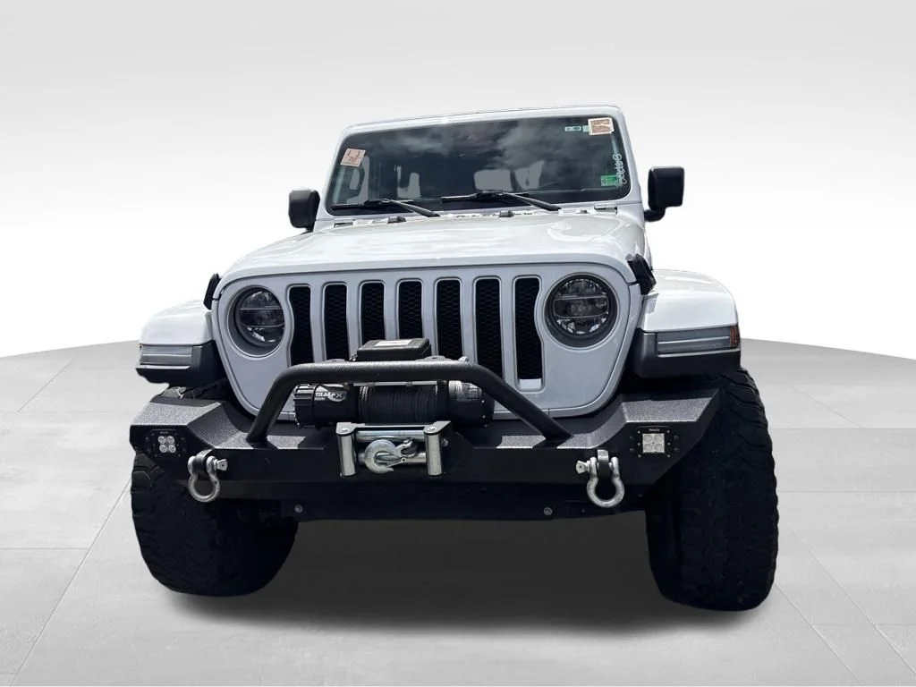 Used 2020 White Jeep Unlimited Sahara image 3