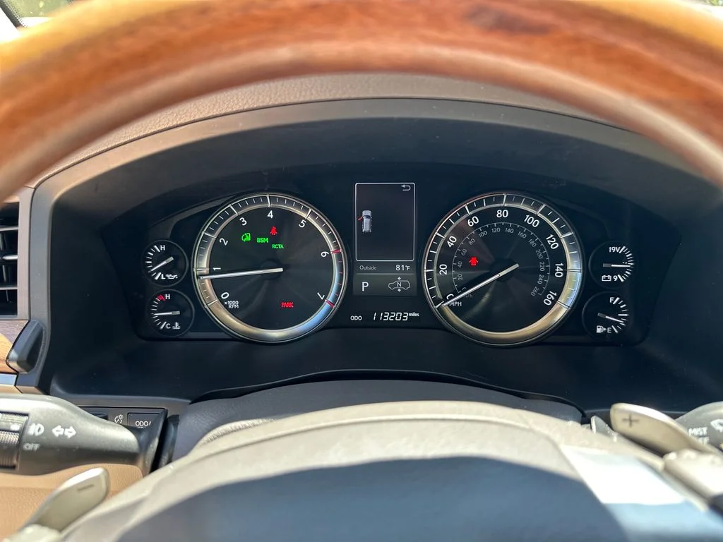 Used 2020 White Lexus 570 image 21