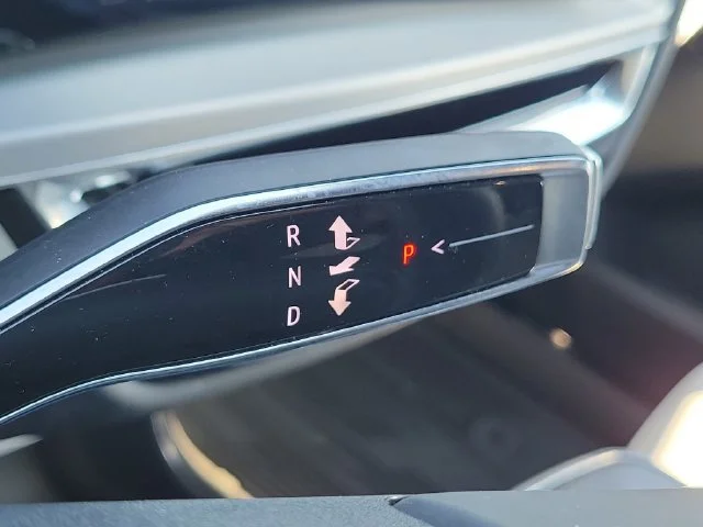 2024 Cadillac LYRIQ Luxury 1 - Photo 29