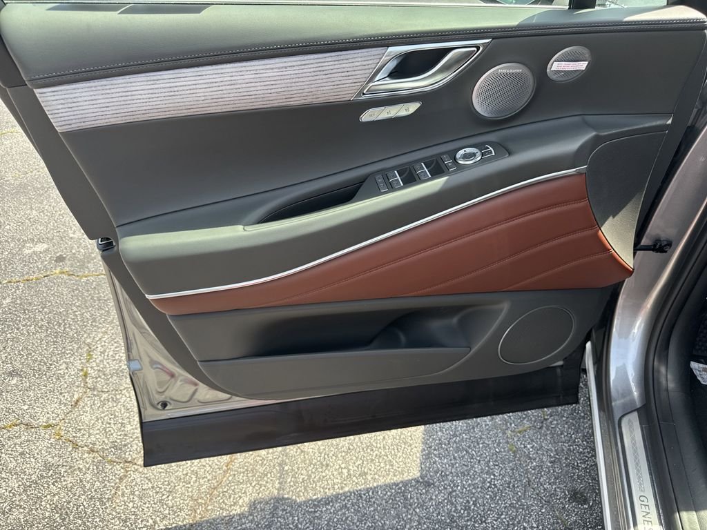 New 2025 Silver Genesis 3.5T Prestige image 10