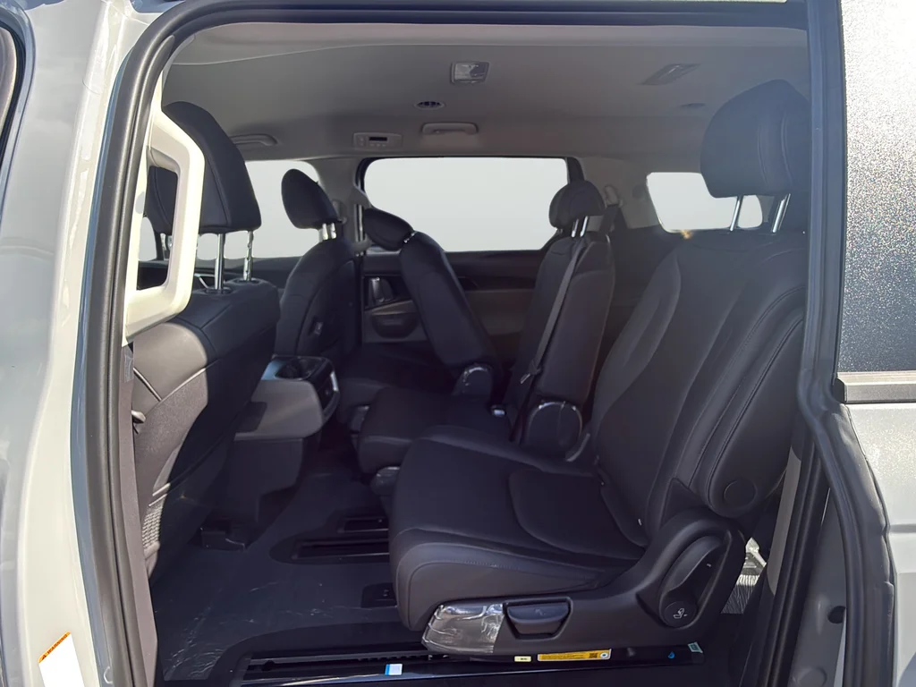 New 2027 Ceramic Silver Kia LXS image 27