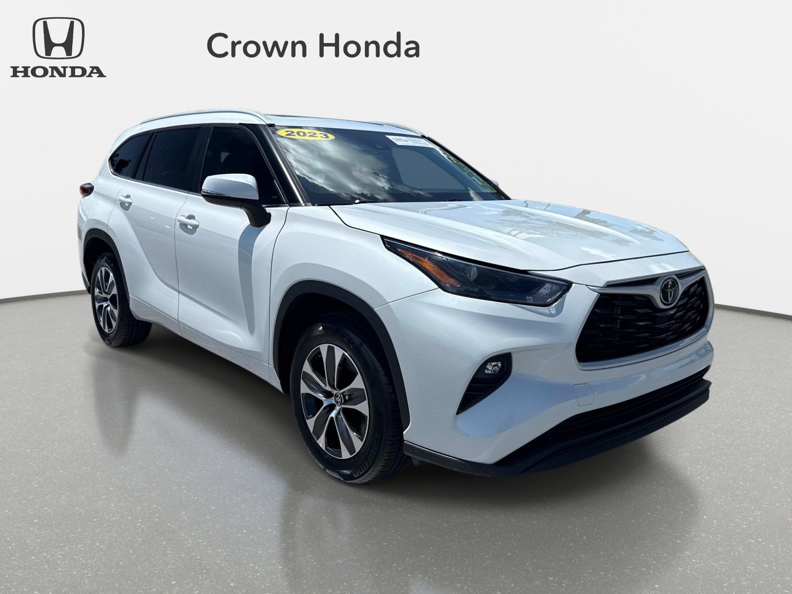 Used 2023 Wind Chill Pearl Toyota XLE image 6
