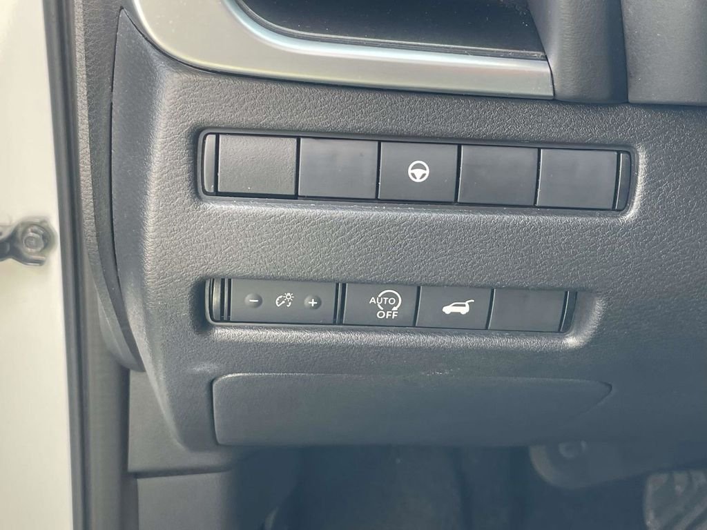 Used 2025 White Nissan SV image 21