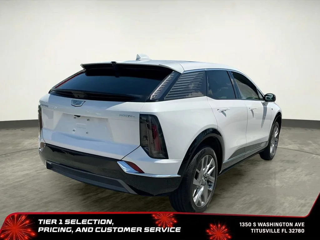 Used 2025 Crystal White Tricoat Cadillac Luxury 2 image 10