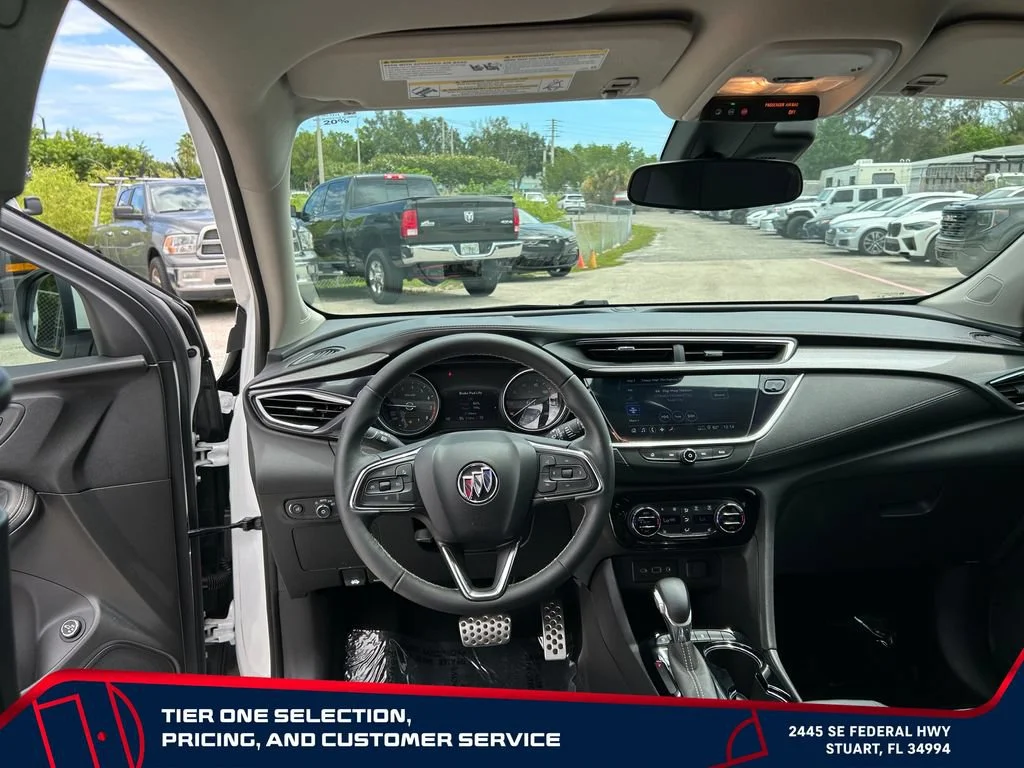 Used 2023 White Frost Tricoat Buick Select image 30